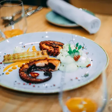 Second Life In - Zala With Private Parking And Shuttle Service Hotel