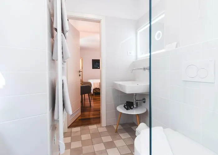 Second Life In - Zala With Private Parking And Shuttle Service 3* פיראן